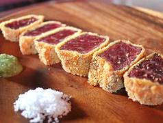 レアな牛カツ　塩わさび添え