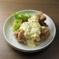 旬の土鍋ご飯など、多彩な創作料理が充実