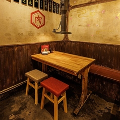 落ち着いた雰囲気の店内で、ゆっくりとお食事をお楽しみいただけます。大切な方とのお食事や、ゆったり過ごしたいひとときにもおすすめです。