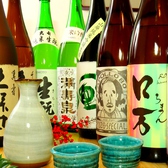 《県内、県外限らず豊富な日本酒》米どころ福島ならではの、県内産の日本酒を厳選して豊富にご用意しております。おすすめの日本酒が気になるお客様はぜひお声掛け下さいませ。