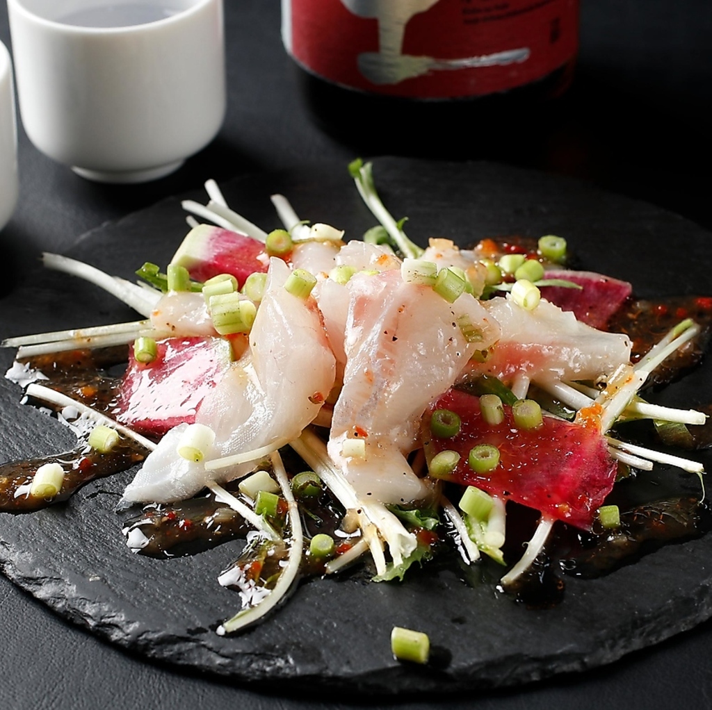 彩鮮やかな鮮魚のカルパッチョ