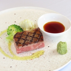 和牛ロースの炭火焼き わさび醤油で