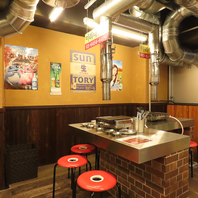 食器もポスターも、本物しか使ってません