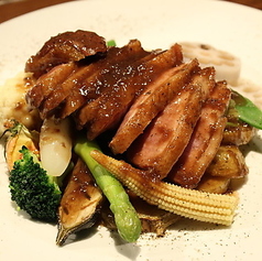 鴨胸肉のポワレ　赤ワインソース