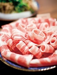 とろける脂身、パイナップルを食べて育った石垣直送のアグー系南ぬ豚を食べれるのは当店だけ！