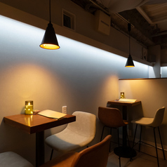 デートなどにオススメのテーブル席です。