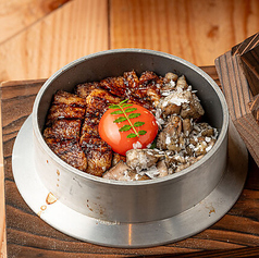 鰻と鶏のうっとり釜飯