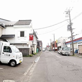 【東室蘭駅からスタート】東室蘭駅西口を背に、正面にある道路(道道1081号)を進みます。