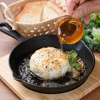 丸ごとカマンベールの蜂蜜焼き（パン付き）