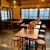 女子会や仕事帰りの一杯など使い勝手抜群なテーブル席