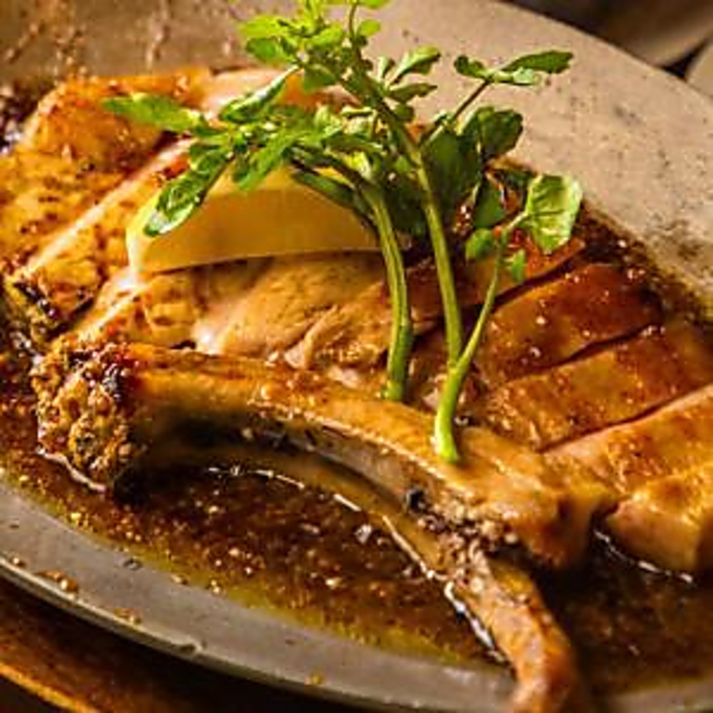 美明豚48時間熟成の豪快骨付きロース炭火焼き！！当店自慢の一品です♪