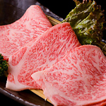 【おすすめ1】神戸牛特上焼きしゃぶ 3058円 神戸牛を贅沢に炙る一品。お口の中でとろけます。