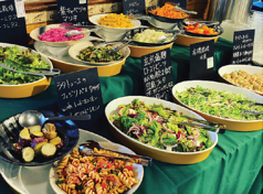 季節の無農薬野菜を豊富に取り揃えたビュッフェをお楽しみいただけます。
