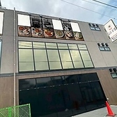 新大久保駅から徒歩5分の好立地に、韓国のメディアやSNSで話題の人気店が進出いたしました!まるで韓国で食事をしているような本格的な味をお楽しみいただけます。秘伝のソースで絡めた「直火ナックチ炒め」や、「本場より美味しい」と評判の「ポッサム」など、自慢の逸品をぜひご堪能ください。