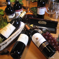 選び抜かれたワインと自家製料理を堪能する至福の時間。