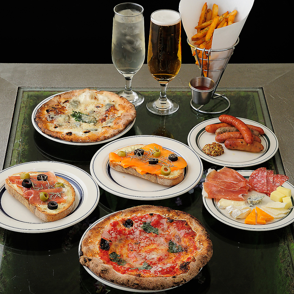 一品料理やスイーツなど、お酒やシーシャと相性の良いメニューを幅広くご用意いたしております。