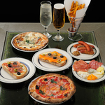 一品料理やスイーツなど、お酒やシーシャと相性の良いメニューを幅広くご用意いたしております。