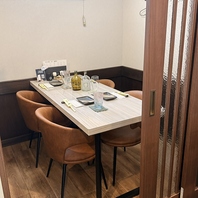  落ち着いた個室と“大人の隠れ家”としての空間づくり