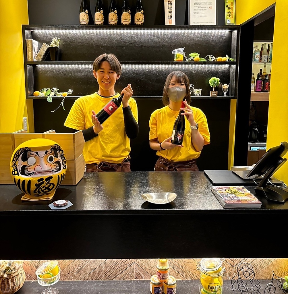 スタッフが黄色い服を着て、お客様にとっても目立ちやすく、親しみやすい雰囲気でお待ちしています♪