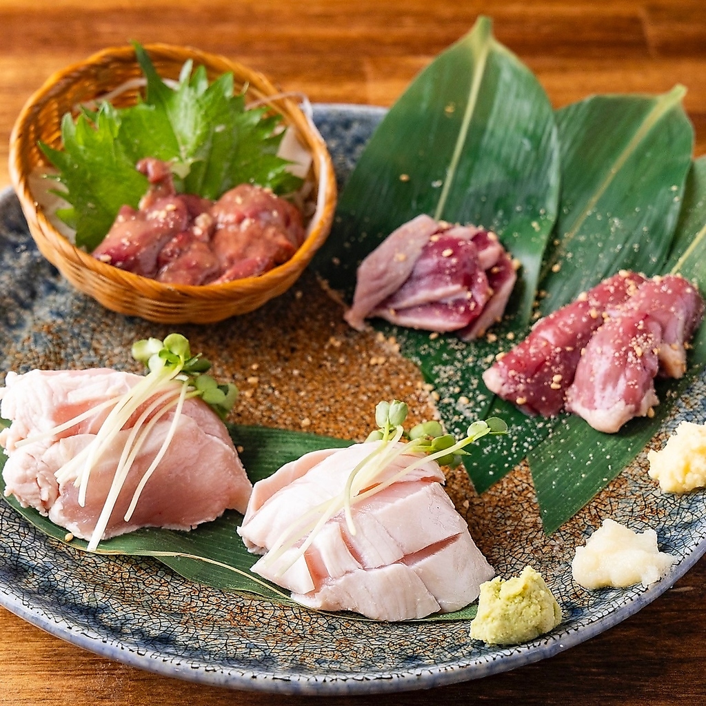 当店の鶏はすべて朝びきで新鮮な大山鶏や日向鶏を使用しております。