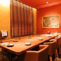 誕生日会や女子会、合コンなどにおすすめの8名様用個室です。完全個室や半個室は人気のお席となっておりますので、ご利用をお希望のお客様はお早めにご予約ください！