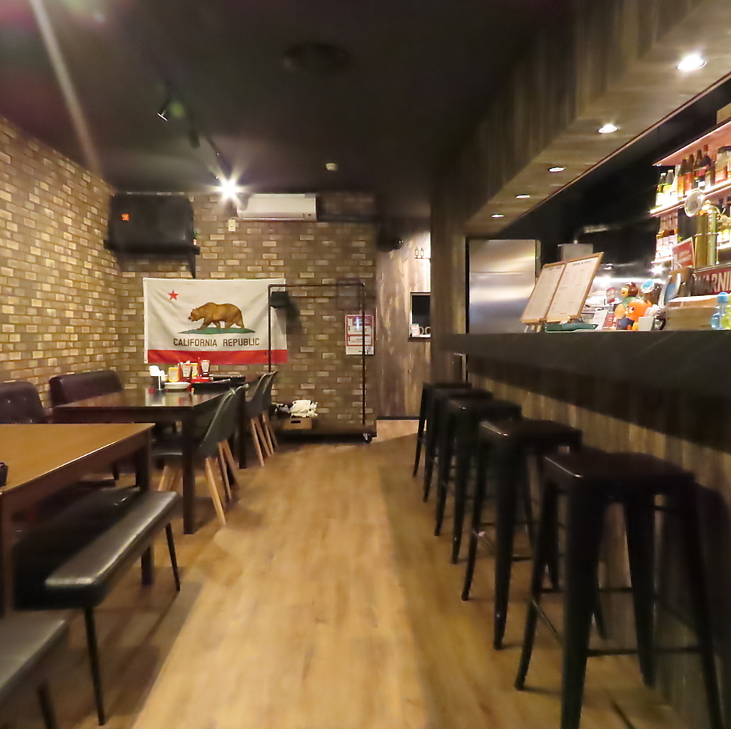 二重扉のため、冬も冷気が店内に入り込まない構造！春夏秋冬Nabooで素敵な思い出を◎