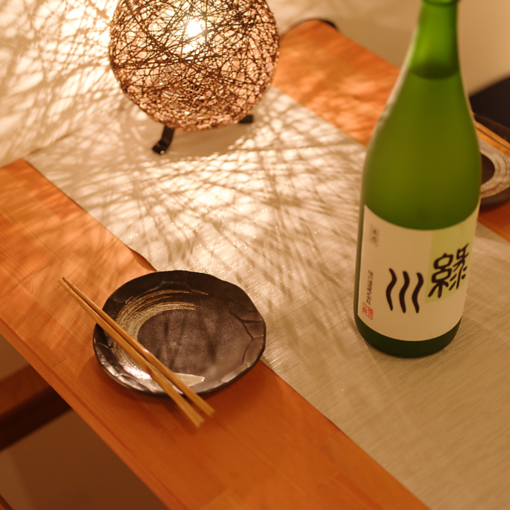 落ち着いた店内は優しい光の間接照明で寛ぎ空間♪