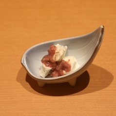 クリームチーズの酒盗がけ