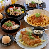 当店は海外からのお客様にも、日本のアニメ文化と美味しいお酒を心ゆくまで満喫していただけるよう、英語メニューをご用意しております。100種類以上のカクテルや自家製プルドポークなどのこだわりのフードメニューも、英語表記で分かりやすくご確認いただけます◎インバウンドの方も、ぜひ安心してご来店くださいませ。