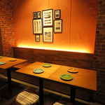 暖かな木目調の内装と、落ち着いた店内の雰囲気で、ごゆっくりとお食事をお楽しみ頂けます。