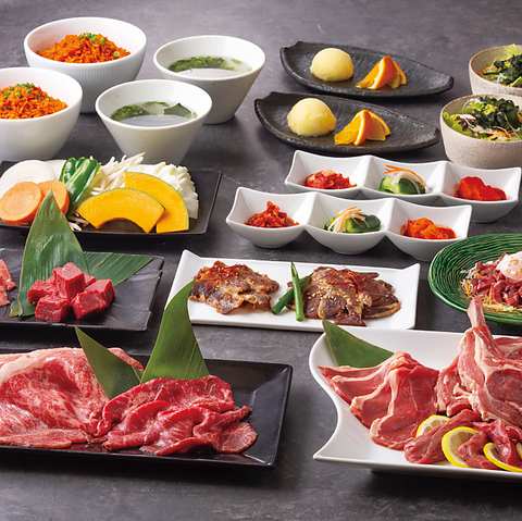 《新宿駅東口徒歩3分》　本格焼肉＆ジンギスカン 　『最大96席』大小様々なご宴会を