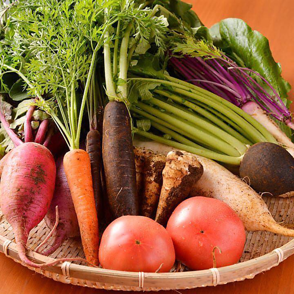 楽しんで頂けるのは鮮魚だけではありません。お野菜も新鮮なものを厳選して仕入を行っております。