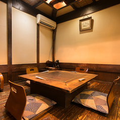 半個室のお座敷が3部屋ございます。それぞれ2名様よりご利用頂けます。