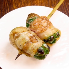 おだちゃんオリジナル「豚バラ巻ピーマン」はボリューム満点！必食の1本です！の写真