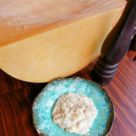 見た目も楽しい【目の前で仕上げるチーズリゾット】