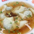 料理メニュー写真&nbsp;上海名物!!薺菜(ナズナ)入り 大ワンタン 澄清スープ仕立て
