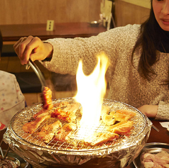 炭火焼きの旨みが堪能できる、贅沢なお肉の宝庫♪