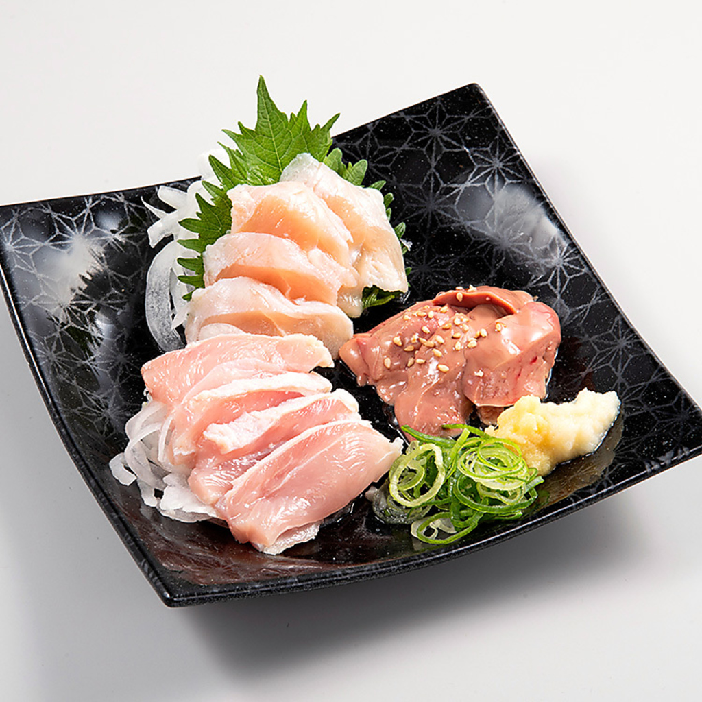 低温調理の鶏刺しも絶品