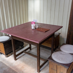 【ペットOK】下屋テーブル席※壁にリードフックあり