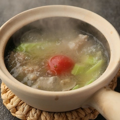 トマトと和牛モツ　ハラペーニョ牛出汁仕立て