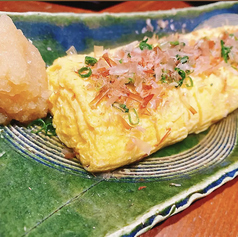 だし巻き玉子　ネギとカツオを添えて