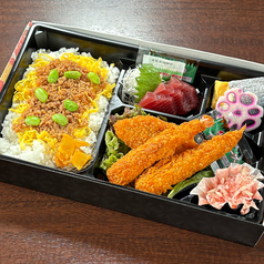 エビフライ鶏そぼろ弁当