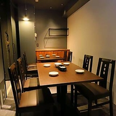 普段のご会食だけでなく、大切な方の記念日や誕生日、カジュアルなご接待などにもぴったりのお部屋です。6名以上で利用可能のお部屋となっております。※5名以下不可
