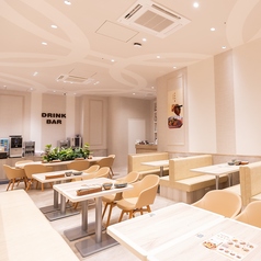 店内は清潔感溢れる落ち着いた雰囲気。仕事帰りの飲み会やご友人やご家族でのお食事などに・・ぜひご利用ください!