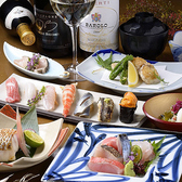 『「寿司 向月」の吟味された旬の味覚』をご堪能いただけるコース。熟練の技を持つ職人が、心を込めて握る握り寿司八貫や、季節を感じる一皿をご賞味いただけます。落ち着いた雰囲気が魅力の店内は接待や記念日、誕生日など特別なお食事に最適。外食ならではの上質な時間をお過ごしいただけます。