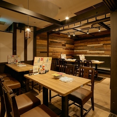 開放的なテーブル席。席レイアウト自由に変更できます！