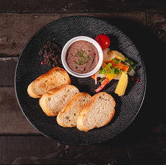 コクと旨味たっぷりの鶏レバーパテ