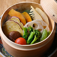 食材の旨味をそのまま閉じ込める蒸し調理