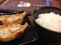 料理メニュー写真 【平日の17:00～限定】半ライス+餃子2個セット