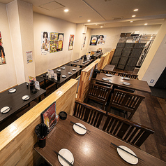 4人掛けのテーブル席です。人数に応じてテーブルを組み合わせれるので、ご相談下さい★カーテン利用で半個室風にも対応！